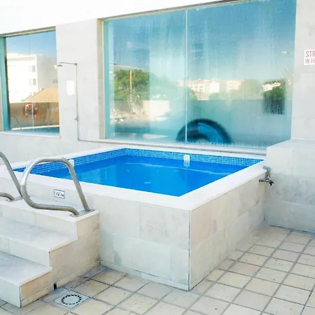 Апартаменты Luxury Central 2 Bed With Лагуш