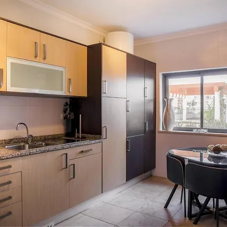 Апартаменты Luxury Central 2 Bed With Лагуш